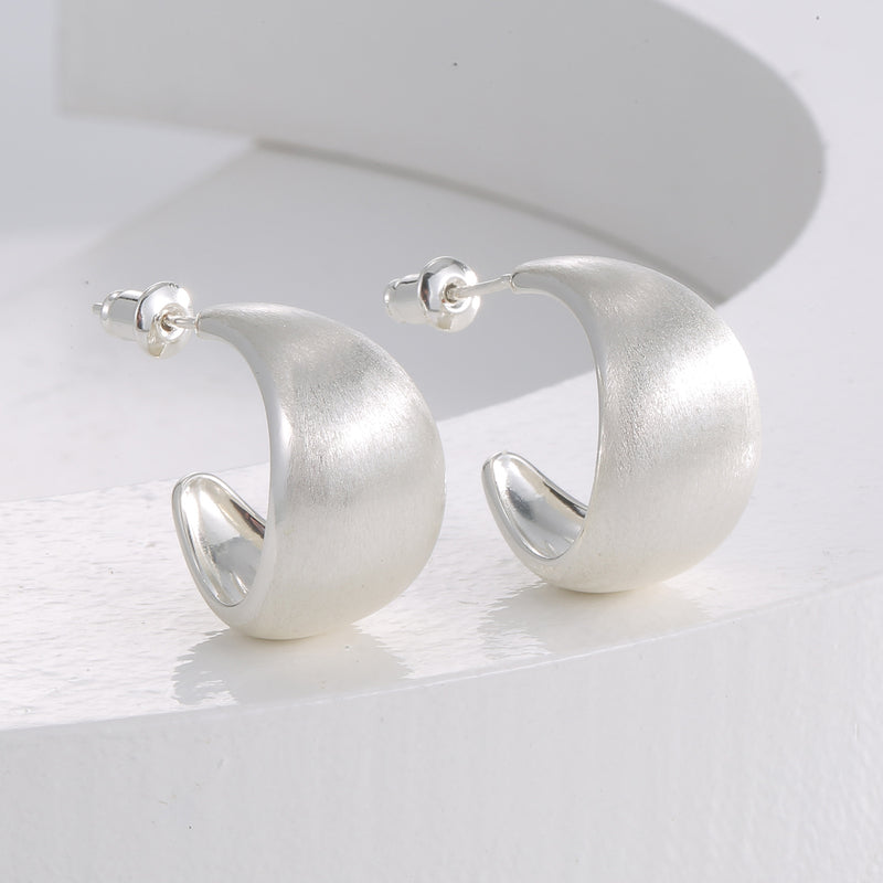 SLEEK OVAL EARRING