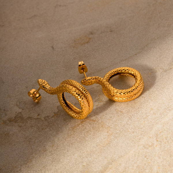 GOLD SNACK EARRING