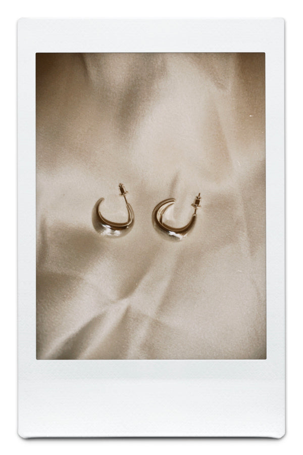 SLEEK OVAL EARRING