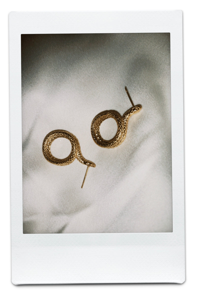 GOLD SNACK EARRING